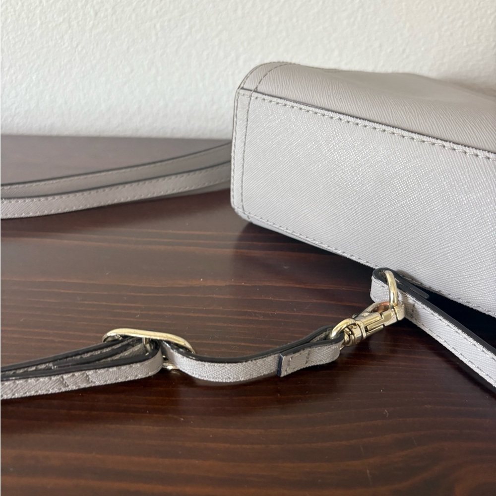 Lo & Sons Pearl Saffiano Leather Light Grey Crossbody Purse - Picture 12 of 12